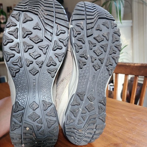 Merrell Women's Suede Hiking Boot - Picture 7 of 9